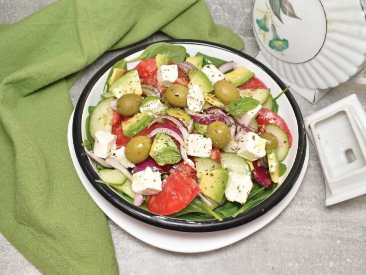 grcka salata s avokadom