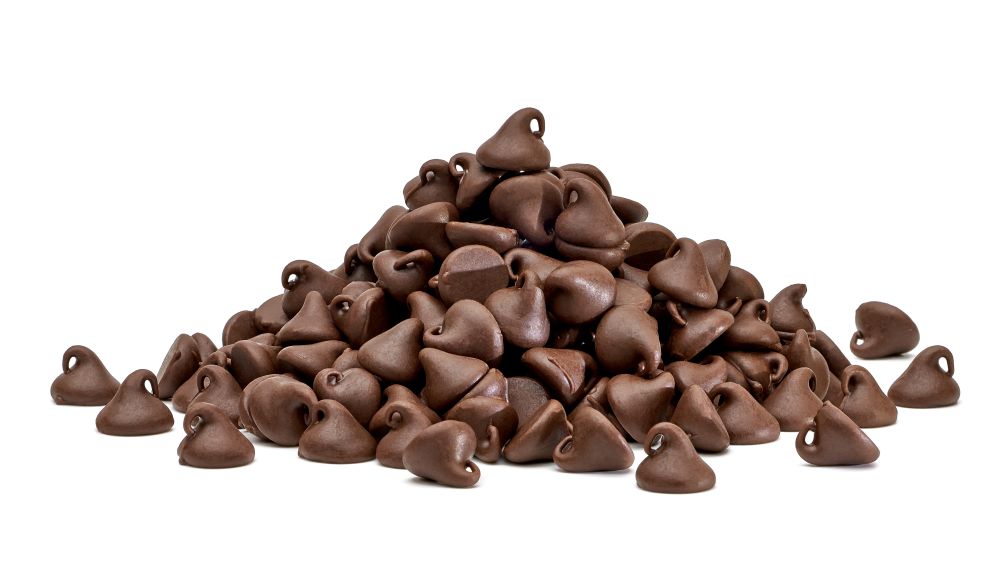 chocolate,chips,morsels,or,drops,pile,or,heap,isolated,on